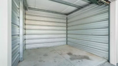 Medium self storage unit in Winchester