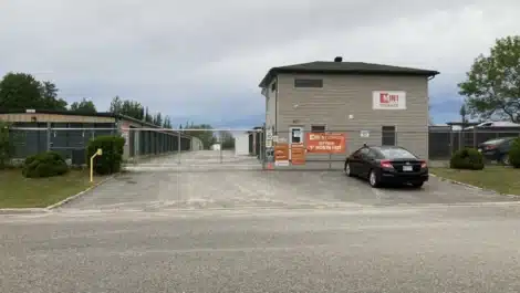 Front entrance to self storage unit in Timmins