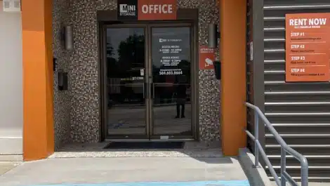 Front office entrance to self storage facility NOLA Franklin