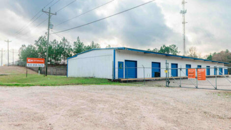 Self storage and drive up units in Cleveland, Texas