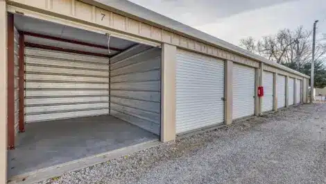 Medium sized self storage unit in Hutchinson KS