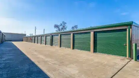 Large sized self storage units in Clark St Salina