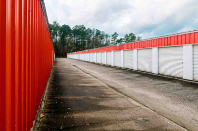 Medium drive up storage units in Livingston