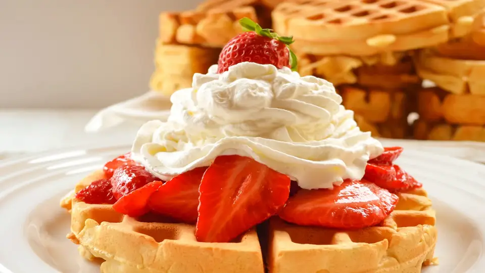 strawberry waffles from waffle house