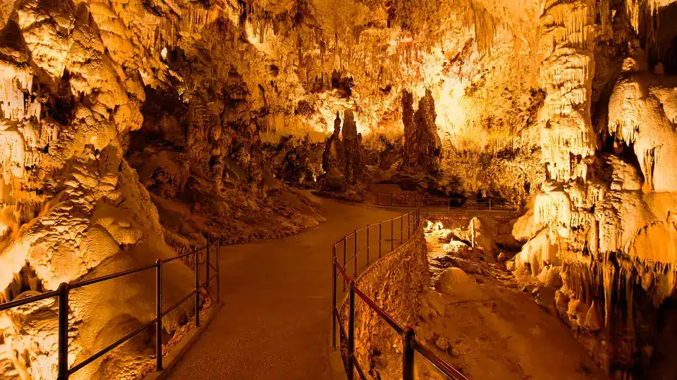 The inside of the Appalachian Caverns