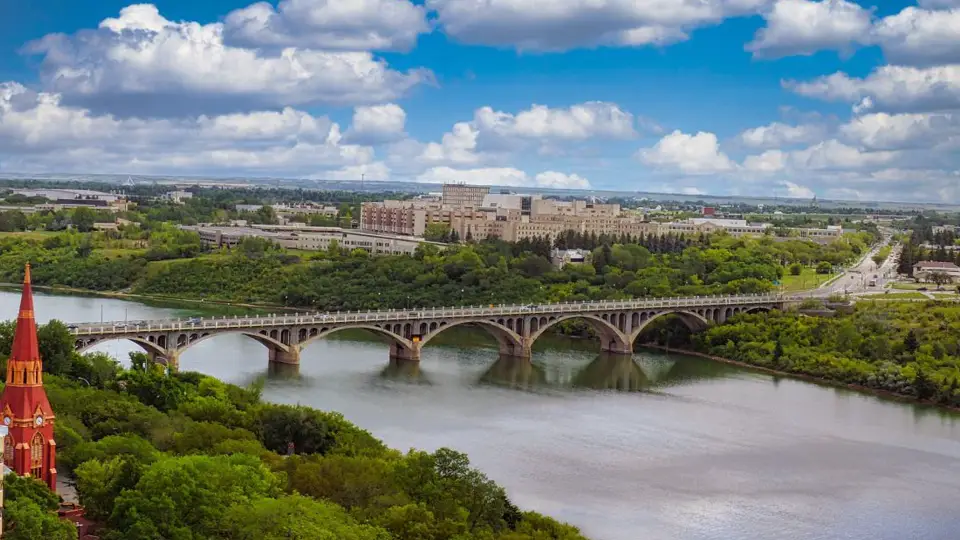 A bridge going over the South Saskatchewan River